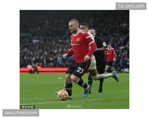 曼联对阵利兹联在线直播全程回顾与精彩瞬间分析